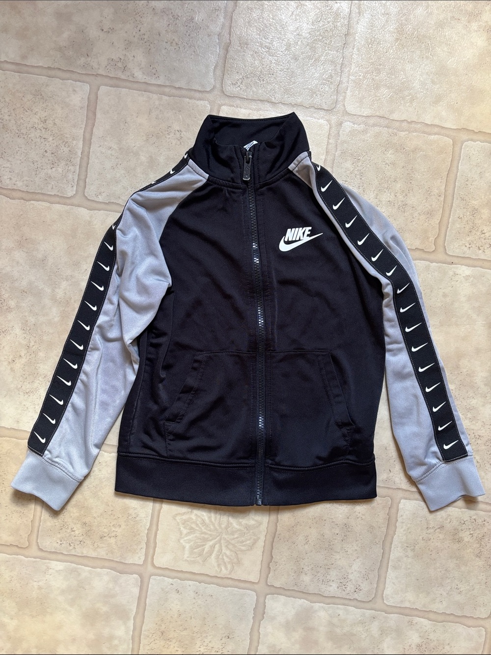 Nike Boys Size 6 (5-6 yrs.) black & gray full zip jacket swoosh down sleeves